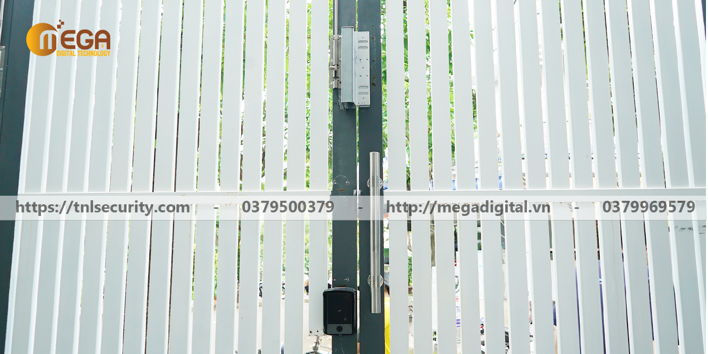 Quy-trinh-lap-dat-khoa-nam-cham-ket-hop-voi-dau-doc-van-tay-quan-ly-qua-app-tai-Binh-Thanh